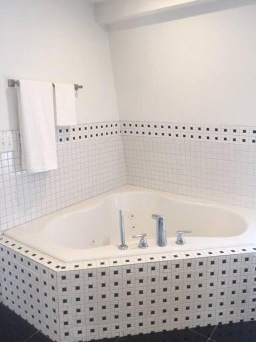 Luxury Three Story Apartment In Short North Columbus Extérieur photo